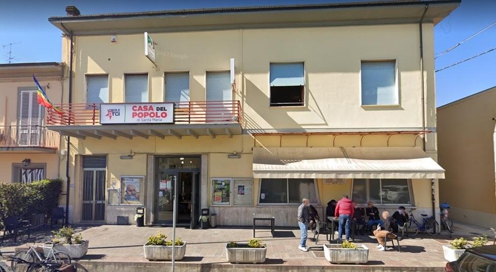 Tifoso viola di 52 anni pestato a sangue in un circolo Arci a Empoli