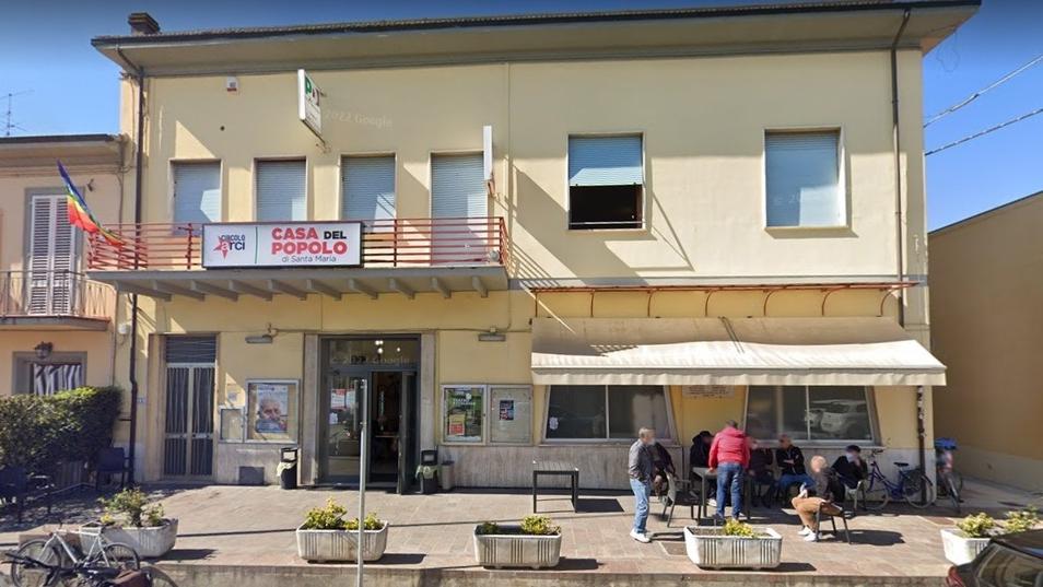 Tifoso viola di 52 anni pestato a sangue in un circolo Arci a Empoli