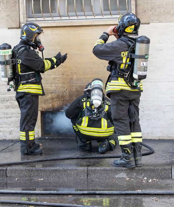 Ferrara, cantine a fuoco: dieci famiglie fuggono in strada