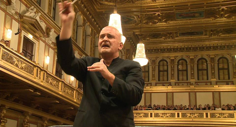 Andrea Colombini durante la direzione di un’orchestra