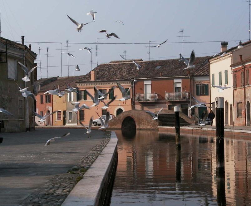 Comacchio è per le coppie: soldi per vivere al mare