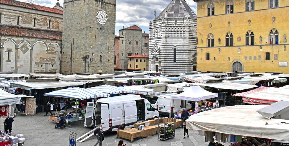 Mercato ambulante in crisi, a picco il valore delle licenze a Pistoia