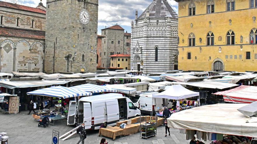 Mercato ambulante in crisi, a picco il valore delle licenze a Pistoia