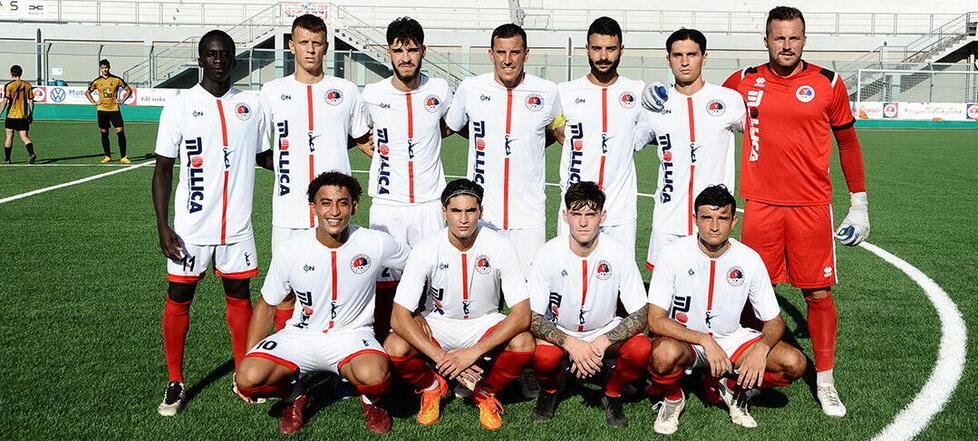 La squadra del Cecina e uno scatto di Modica (foto Falorni/Silvi)