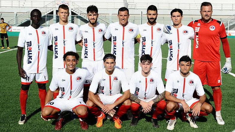 La squadra del Cecina e uno scatto di Modica (foto Falorni/Silvi)