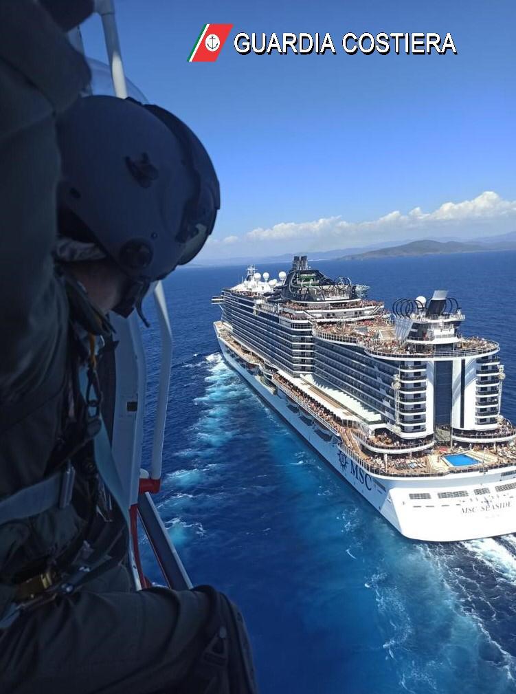 Marinaio colto da malore sulla nave crociera al largo di Cagliari: la Guardia costiera lo preleva e lo trasporta in ospedale