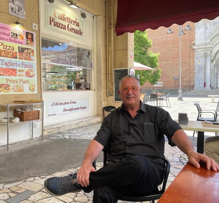 Furti infiniti al bar in piazza Grande, il titolare: «Qui ormai siamo nel terzo mondo»