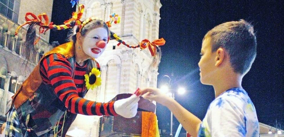 Ferrara, la colorata invasione  dei Buskers
