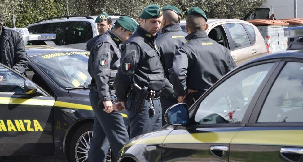 Il “tesoro” confiscato al vignolese Rolex, foulard, borse e abitazioni