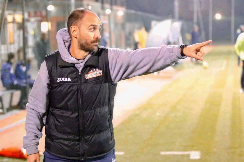 Accompagnare i bambini verso la crescita: le avventure “a bordo campo” di un allenatore