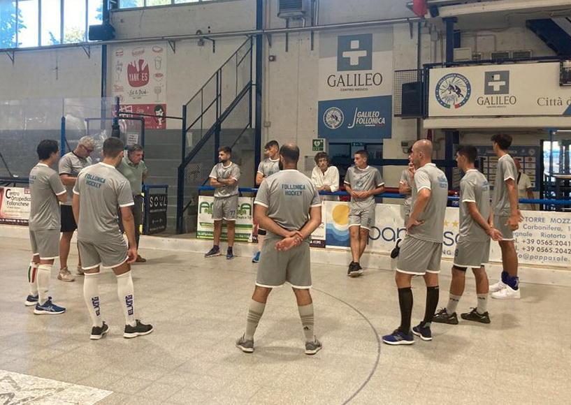 Un momento della prima giornata di allenamenti del Galileo Follonica Hockey
