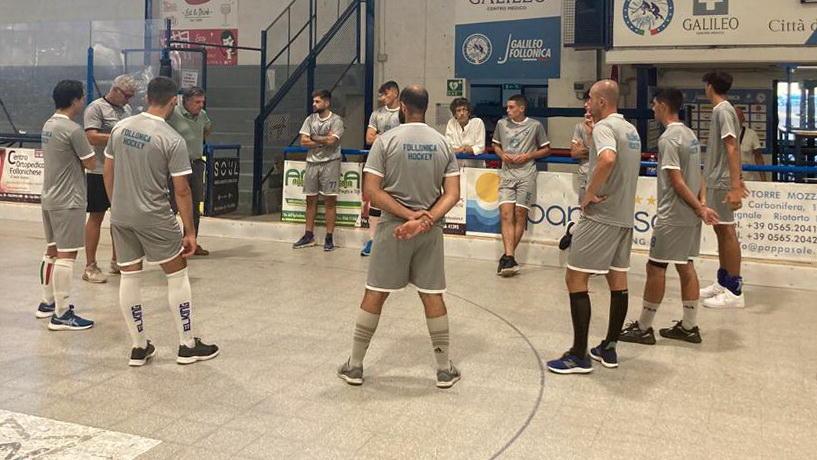 Un momento della prima giornata di allenamenti del Galileo Follonica Hockey