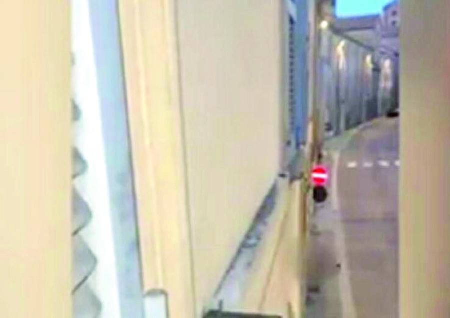 
	Via Scalabrini a Piacenza, la strada pubblica dove &egrave; avvenuta l&rsquo;aggressione a sfondo sessuale. Le figure delle persone sono state oscurate


