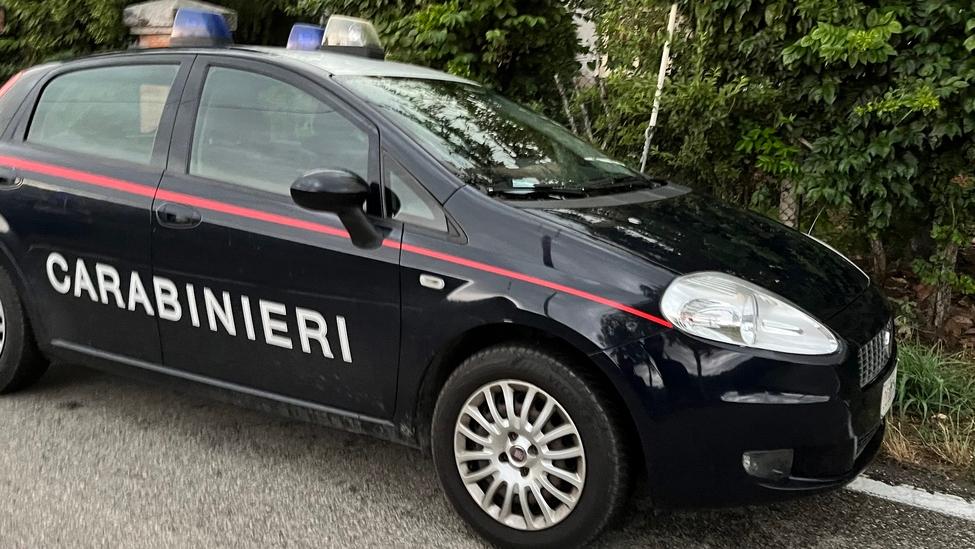 Una pattuglia dei carabinieri (foto d'archivio)