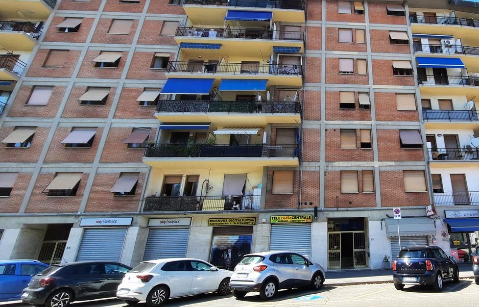 La compagna cade in bagno e non riesce a salvarlo trovato morto dopo giorni 