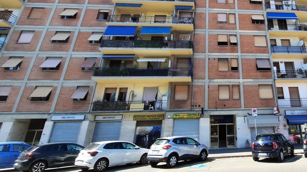 La compagna cade in bagno e non riesce a salvarlo trovato morto dopo giorni