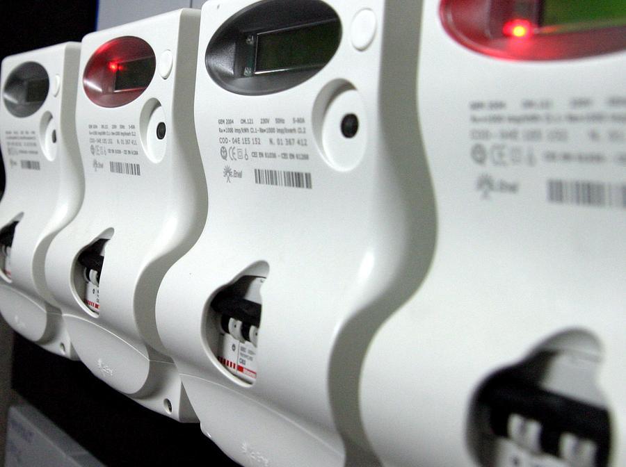 Bollette pazze e rincari stellari: segnalateli alla Nuova Sardegna