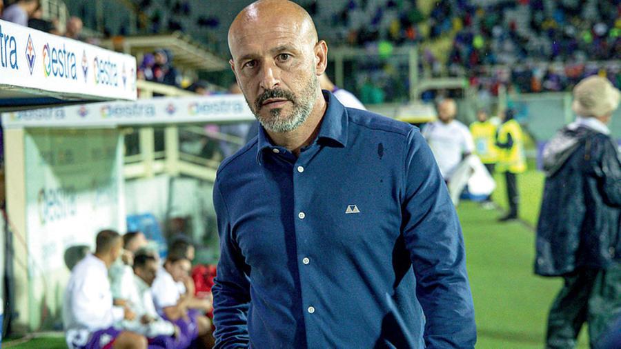 “Riempiamoli di fischi”: così i tifosi del Twente vogliono spaventare la Fiorentina. Italiano: “Prendiamo l’Europa”