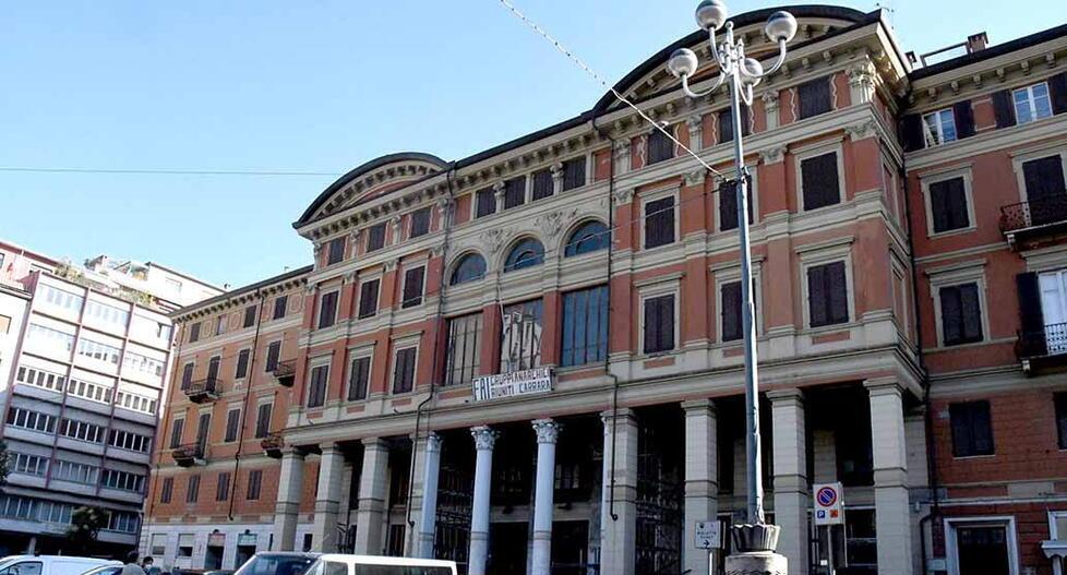 «Il Politeama? Sarebbe meglio abbatterlo» La frase choc dell’assessore alla cultura
