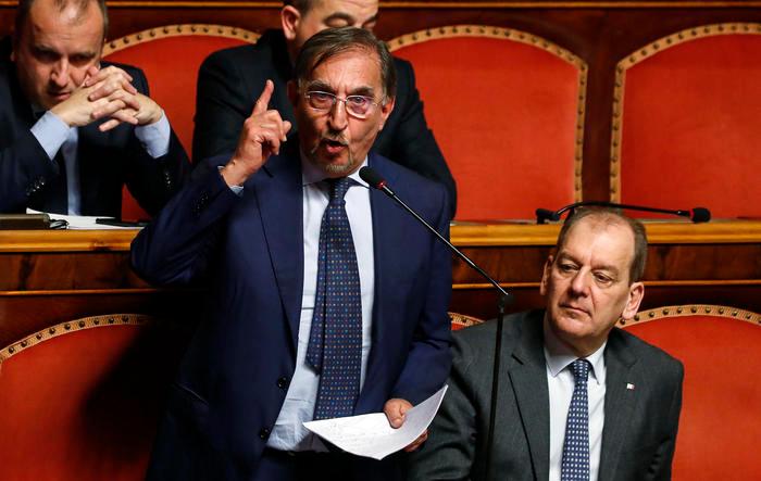 Rigassificatore, La Russa (Fdi) favorevole all’impianto: «Autonomia energetica sì, ma anche aiuti ai territori»