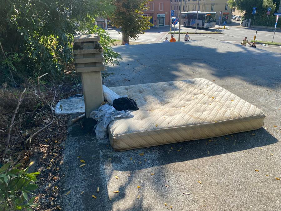 
	Il materasso sul quale dormiva l'occupante abusivo in zona Gad

