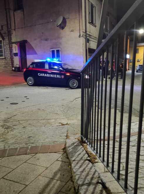 Pestaggio in piazza a Tempio, i carabinieri arrestano uno dei tre picchiatori 