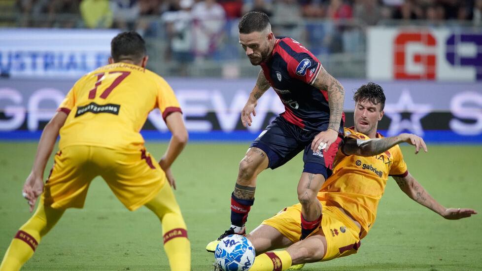 Calciomercato, la lunga attesa per Nandez