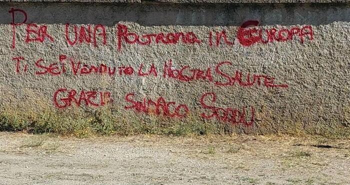 Nuoro, scritte intimidatorie contro il sindaco Andrea Soddu