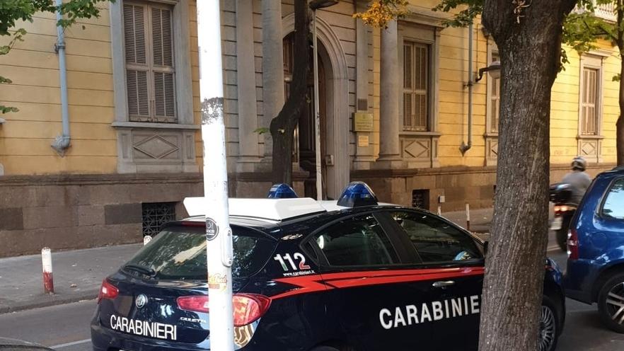 Sassari, ladro maldestro ruba all'università e si addormenta su un divano