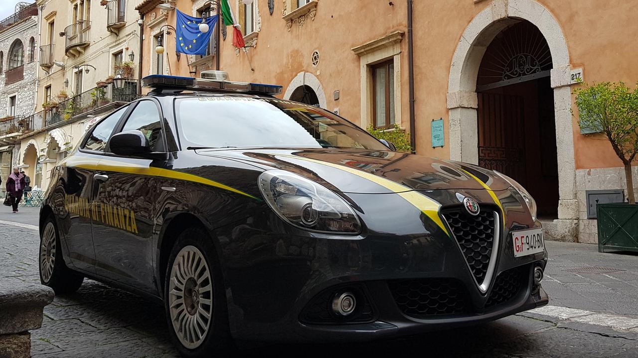 Mirandola, truffatore nababbo: arrestato