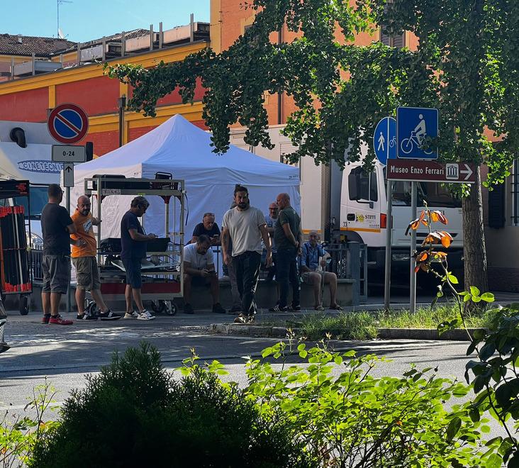 Modena La bottega si trasforma Il Drake dal barbiere nel film hollywoodiano 