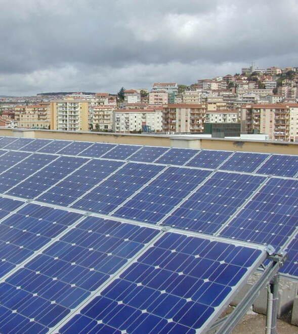 Le email dei lettori: troppo lunghe le pratiche per il fotovoltaico