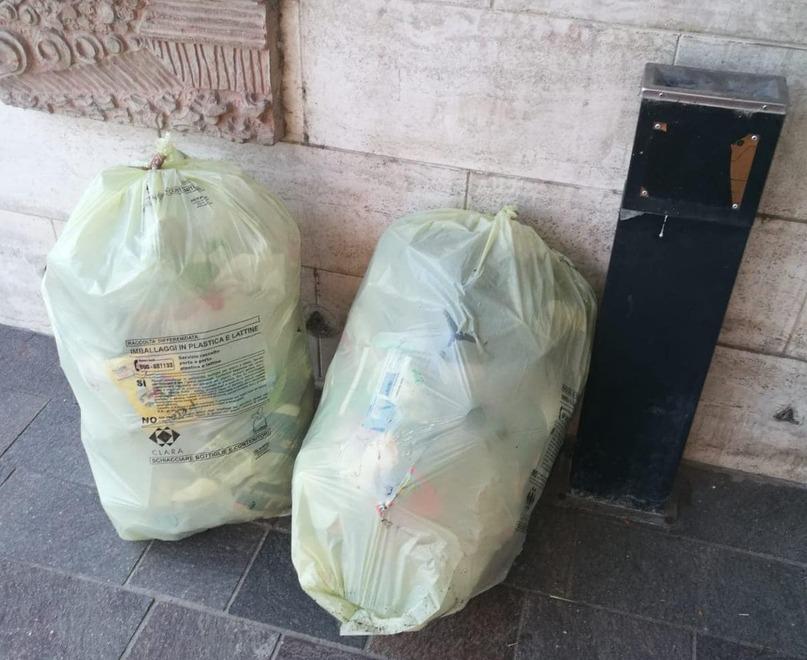Rifiuti davanti al municipio di Masi Torello,&nbsp; il responsabile si autoaccusa