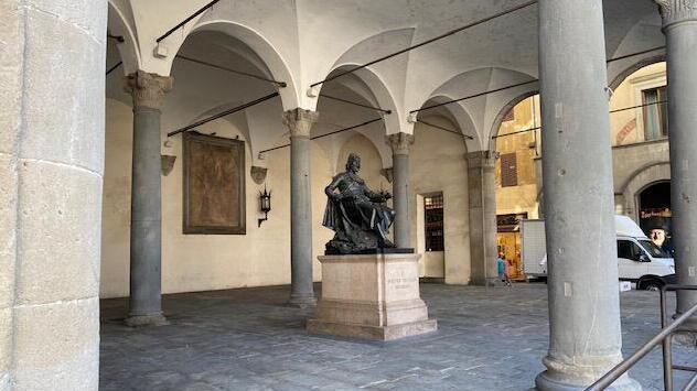 Ordinanza anti bivacco in centro: «Vogliamo tutelare il decoro di Lucca»