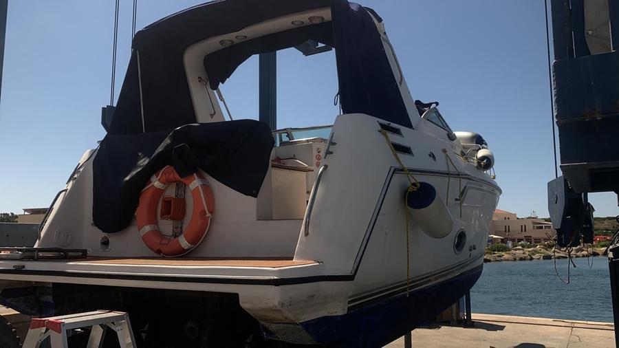 Esplode una barca in porto a Villasimius, ferita una donna