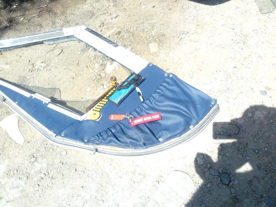 Tragedia sfiorata ad Arbatax, il portello di un aereo precipita tra le case