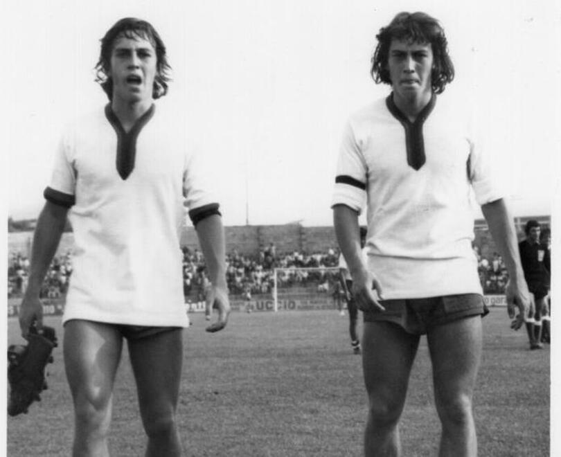 Mario e Marco Piga con la maglia della Torres. Ci saranno anche loro all'incontro del 3 settembre