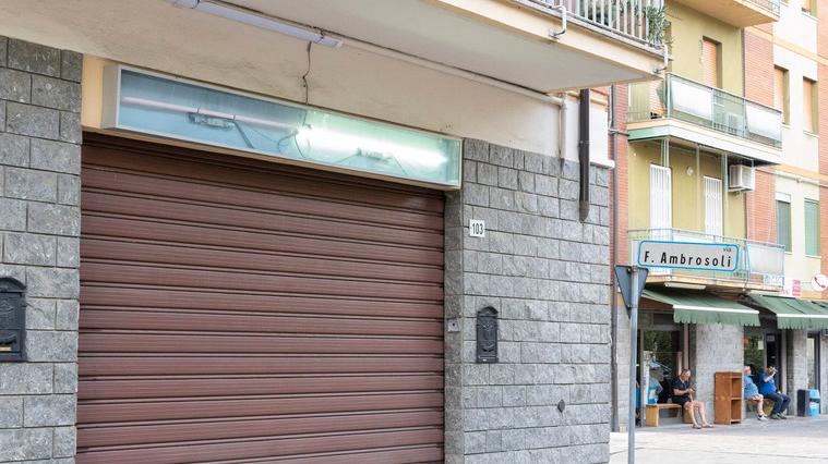 Modena Alcol e schiamazzi alla Sacca: chiuso il minimarket e multa al bar