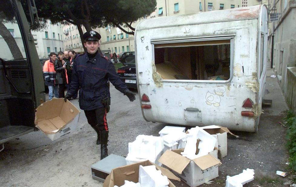 Fra abusivi, guai e disagio sociale: alla Guglia non c’è “casa”, solo un tetto 