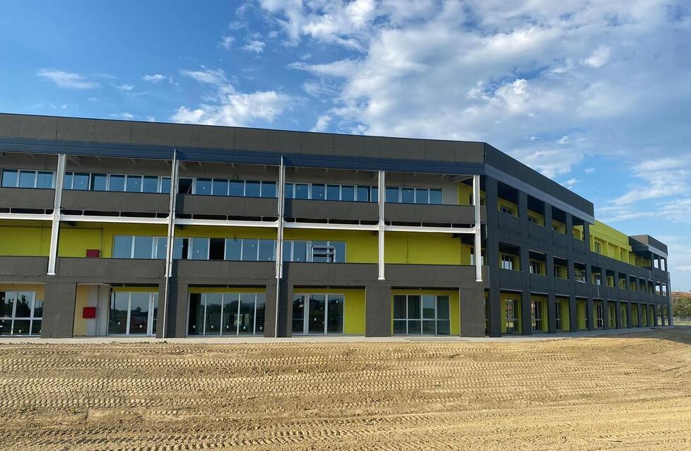 Il Comune di Pontedera spazza via i dubbi: «Prima campanella al Carlesi» 