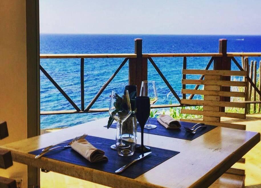 Piombino, mangiano senza pagare. I gestori del ristorante raccontano la fuga