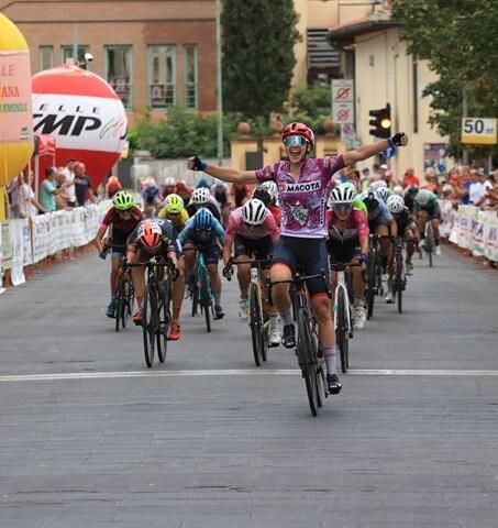 Fidanza vince la seconda tappa e guida il Giro della Toscana 