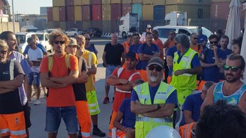 Porto di Livorno, sos salario e sicurezza: in ballo 10 giorni di sciopero 