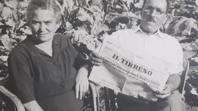 Dal cassetto la foto del ‘47 dei nonni con Il Tirreno per la figlia in America