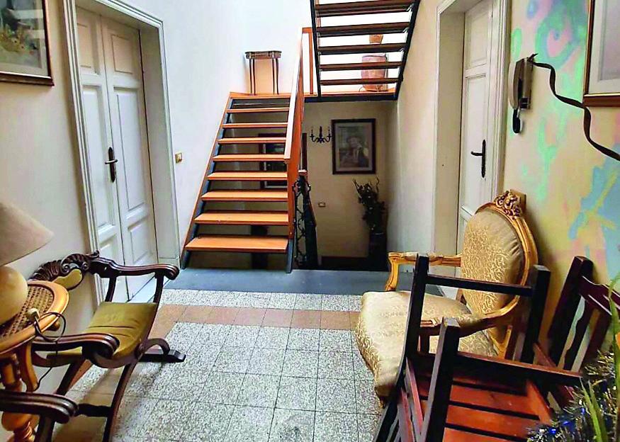 Firenze, palazzo trasformato in B&amp;B abusivo: nei guai un 70enne invisibile al Fisco 