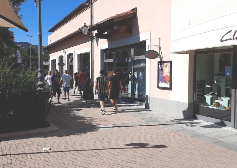 Rubano borse all’outlet di Barberino: due donne fermate dai carabinieri