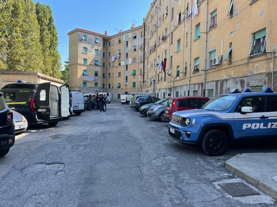 Via Giordano Bruno, blitz delle forze dell’ordine