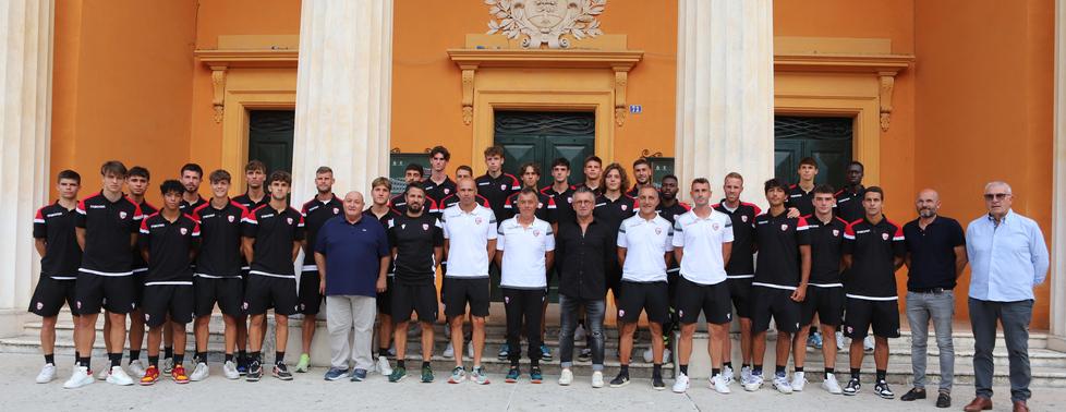 Il Carpi e la magia di Piazza Martiri 300 tifosi abbracciano i biancorossi