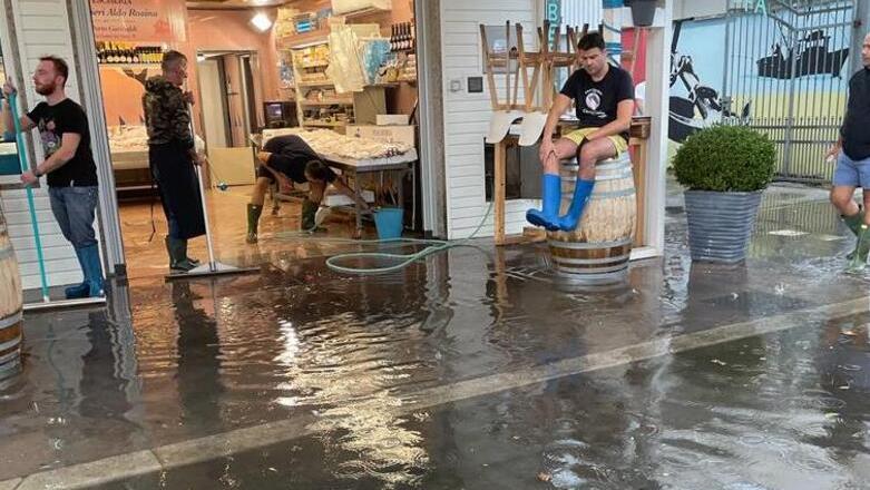 Fra alberi a terra e Bagni devastati. Paura per le barche sorprese al largo