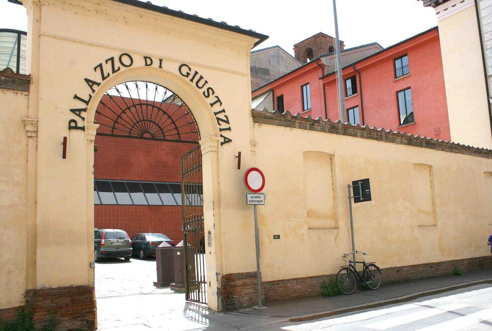 Barista perseguitata a Portomaggiore: il questore caccia lo stalker 